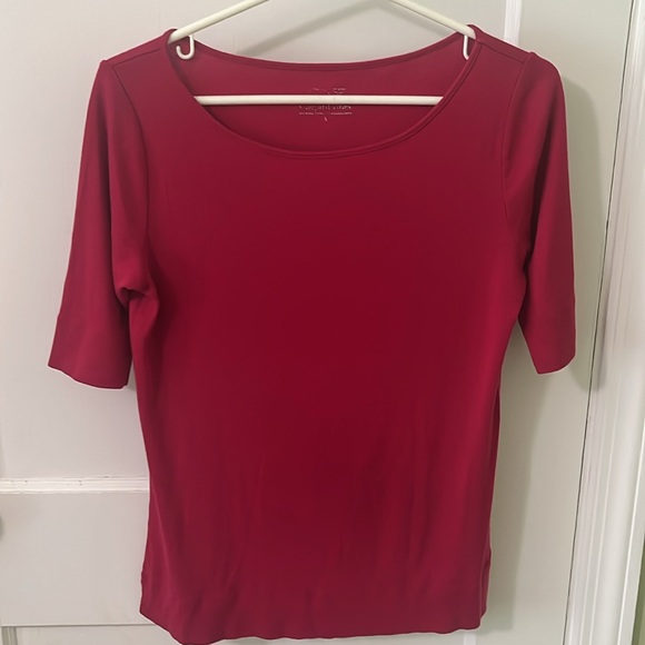 Vineyard Vines Short Sleeve Top in Cranberry EUC - Picture 5 of 6